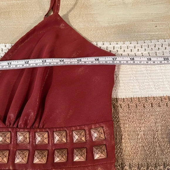 Express Women’s sleeveless tank top with a shimmery Iridescent fabric. - Picture 7 of 10